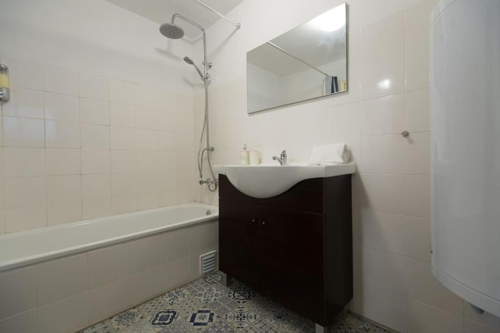 Ola Lisbon - Rato II Apartment ภายนอก รูปภาพ
